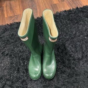Hunter Size 8 rain/winter boots excellent condition.